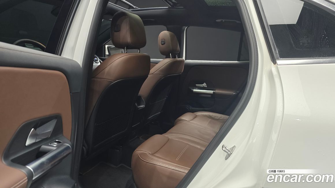 Mercedes-Benz GLA-Class 2021