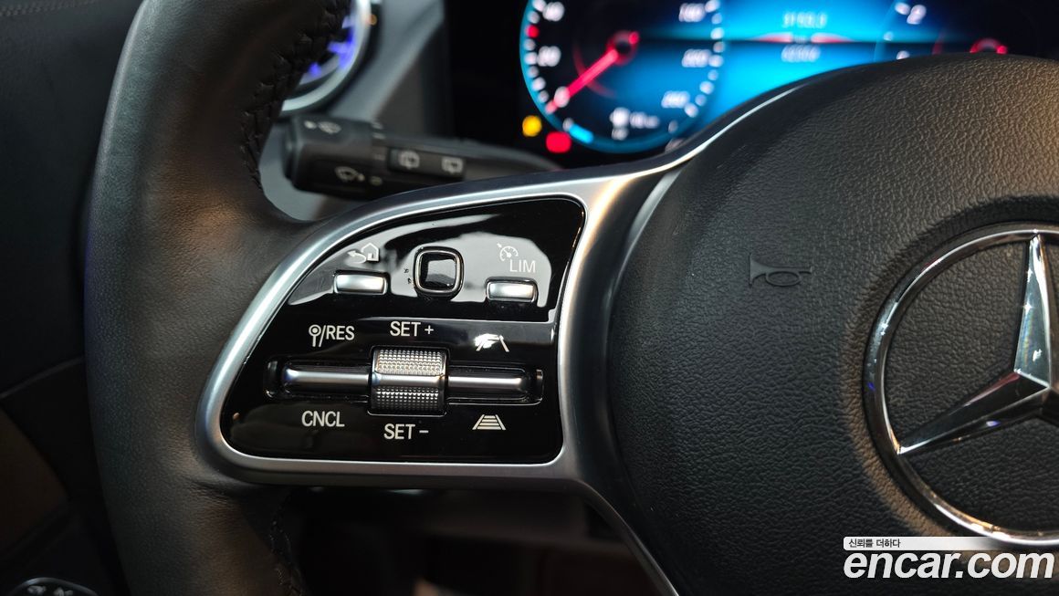 Mercedes-Benz GLA-Class 2021