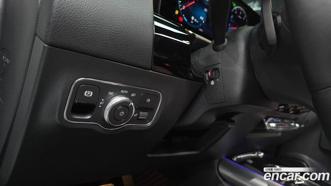 Mercedes-Benz GLA-Class 2021