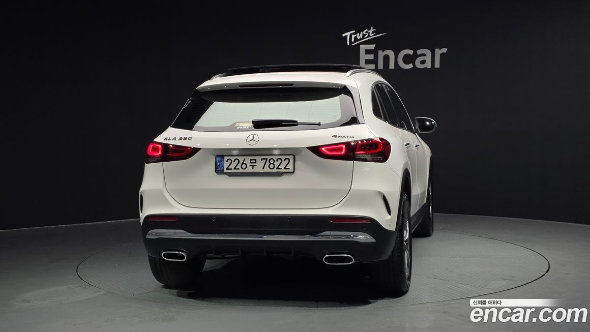 Mercedes-Benz GLA-Class 2021