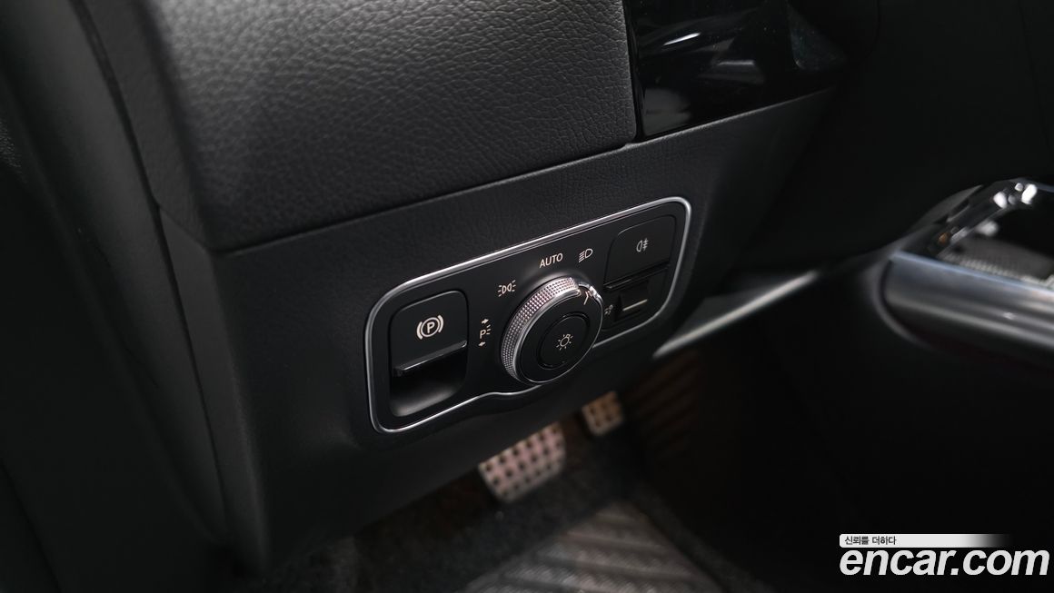 Mercedes-Benz GLA-Class 2021