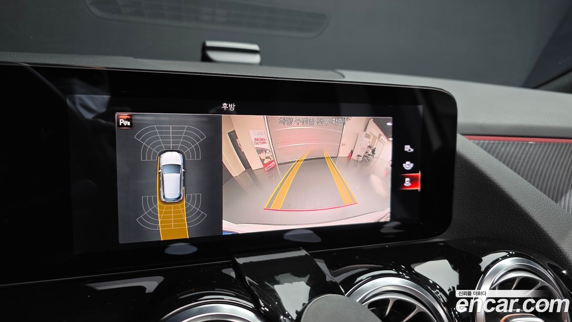 Mercedes-Benz GLA-Class 2021