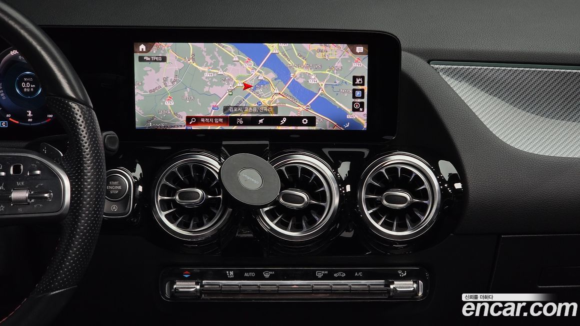 Mercedes-Benz GLA-Class 2021