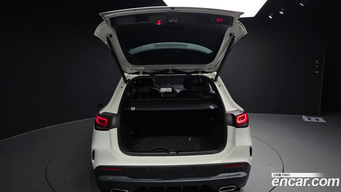 Mercedes-Benz GLA-Class 2021