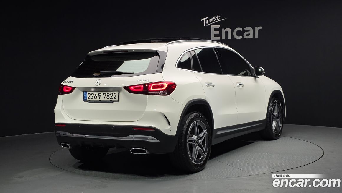Mercedes-Benz GLA-Class 2021