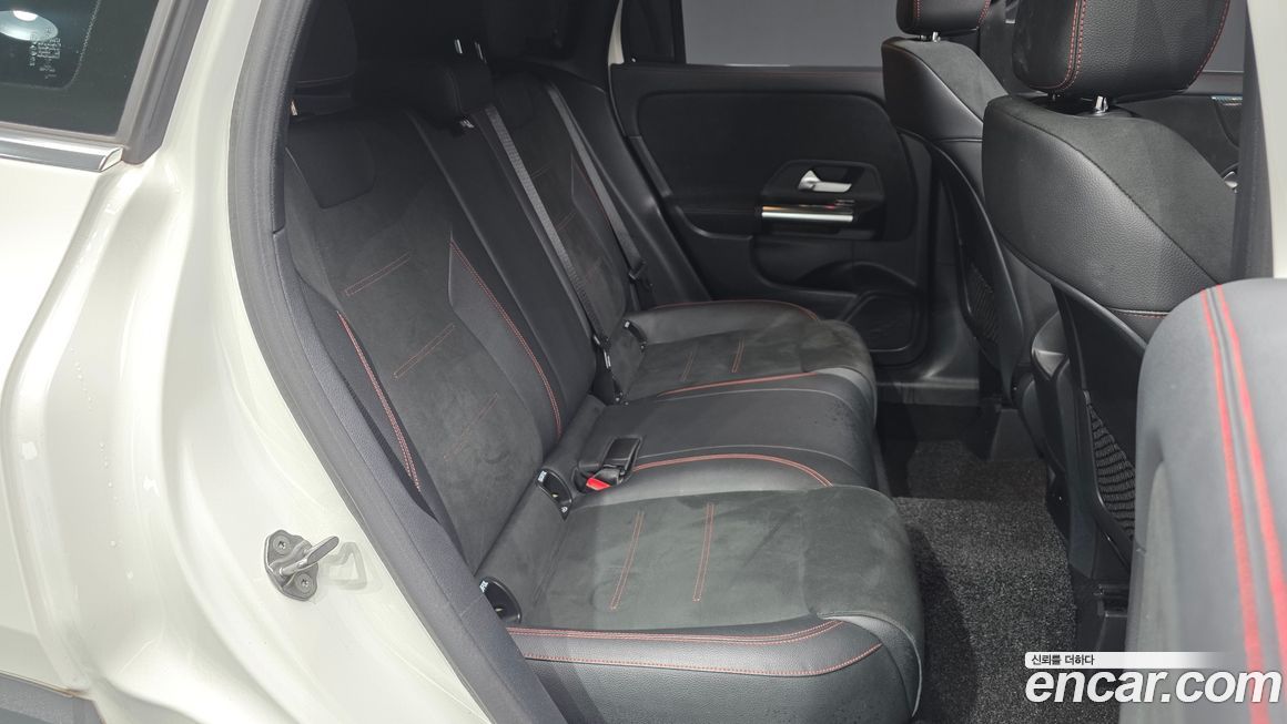 Mercedes-Benz GLA-Class 2021