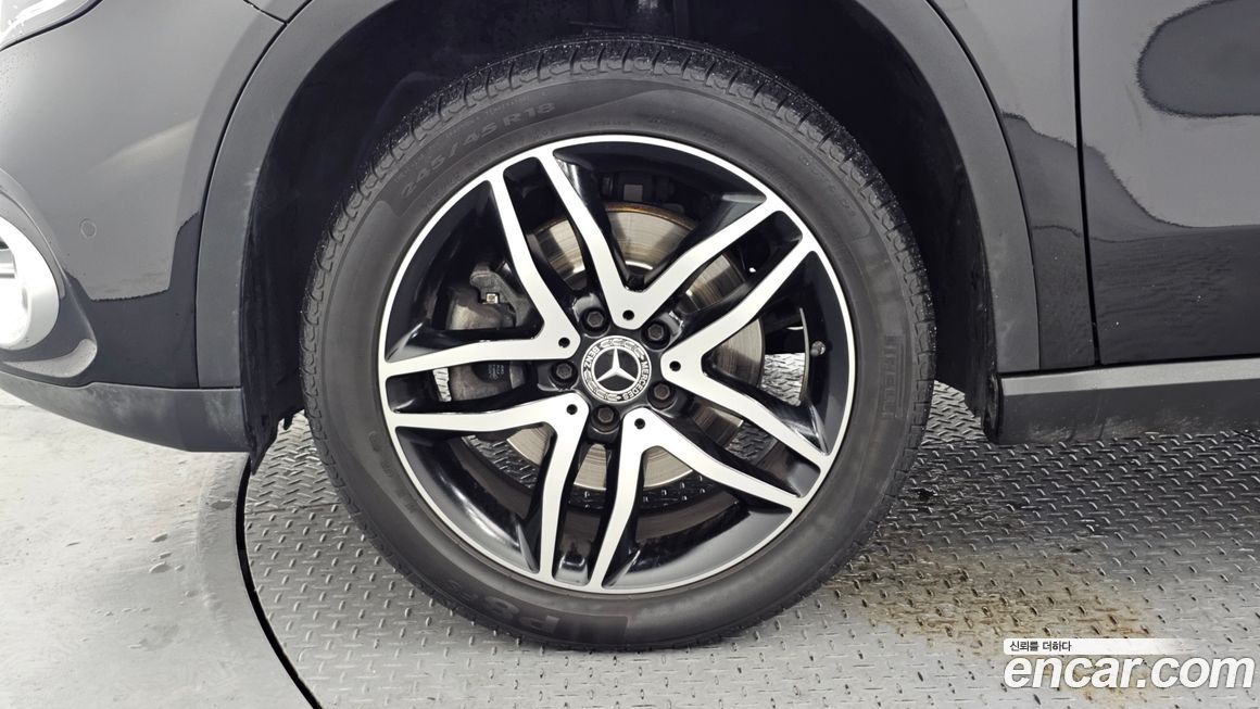 Mercedes-Benz GLA-Class 2019