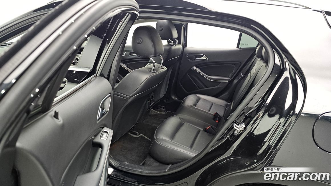 Mercedes-Benz GLA-Class 2019