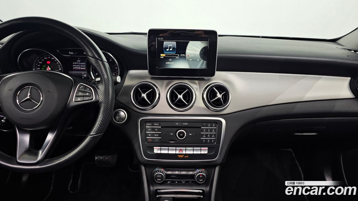 Mercedes-Benz GLA-Class 2019