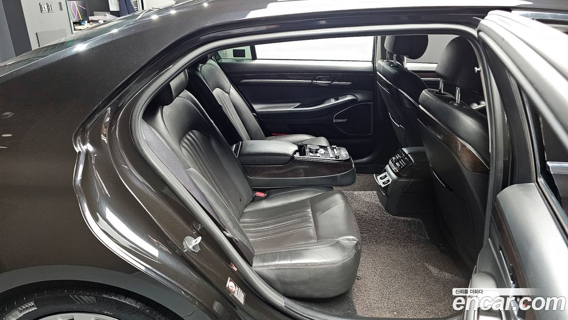 Genesis EQ900 2018