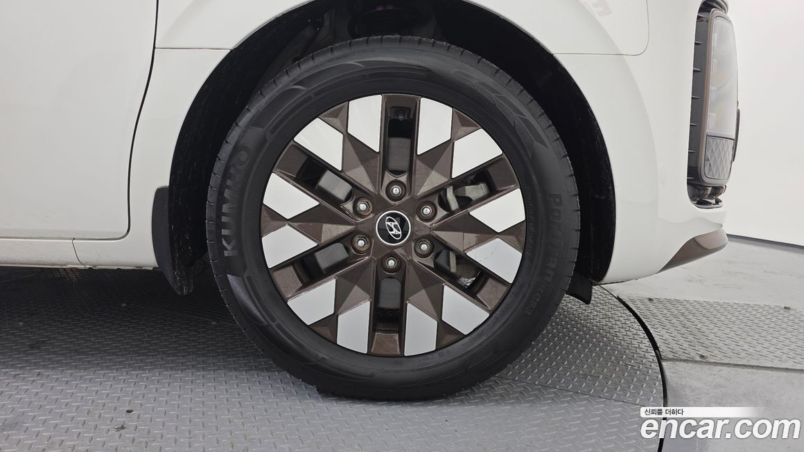 Hyundai Staria 2023