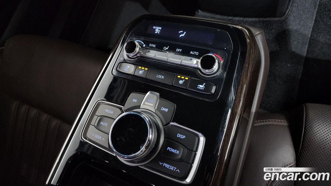 Genesis EQ900 2016