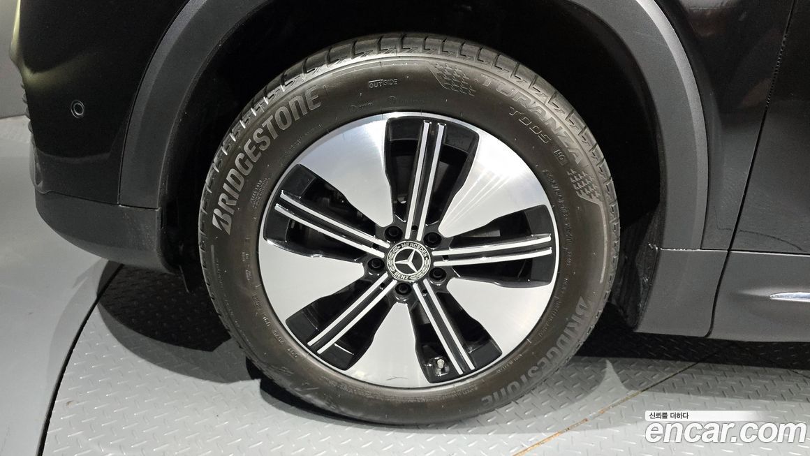 Mercedes-Benz EQB 2024