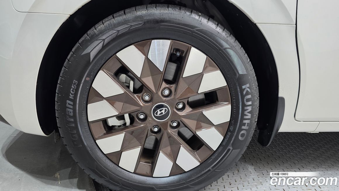 Hyundai Staria 2024