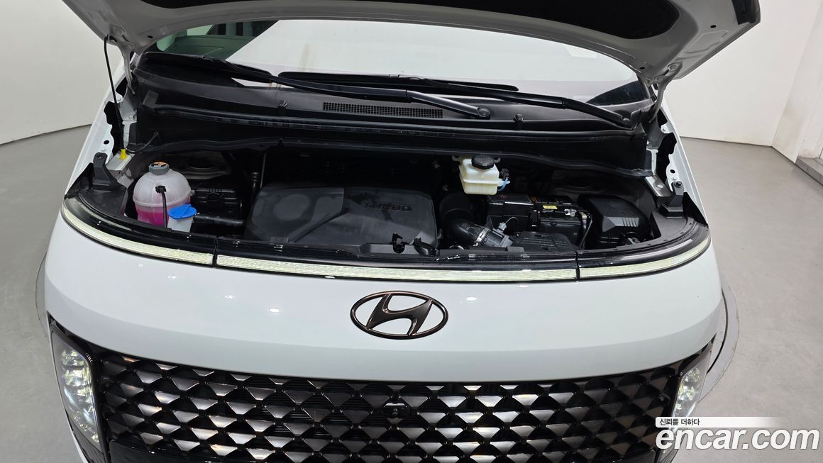 Hyundai Staria 2024
