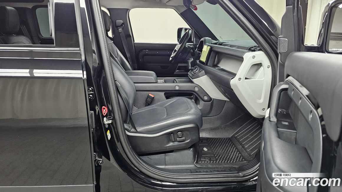 Land Rover Defender 2023