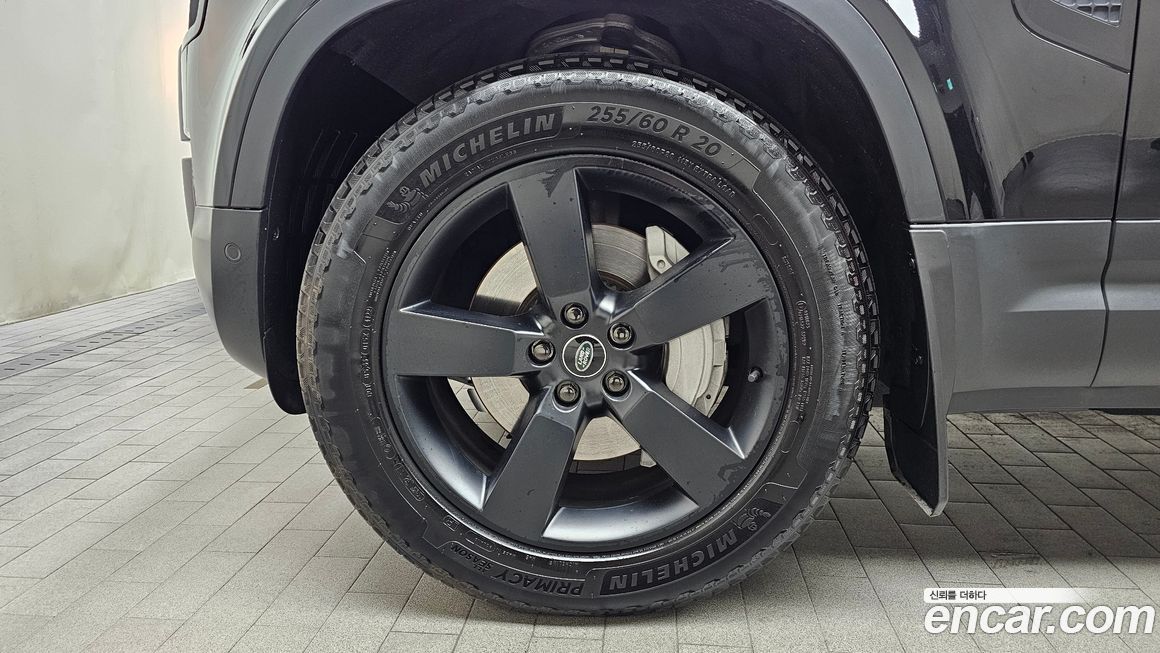 Land Rover Defender 2023