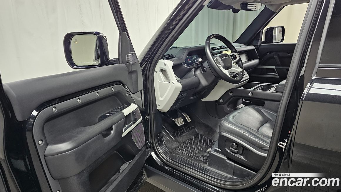 Land Rover Defender 2023