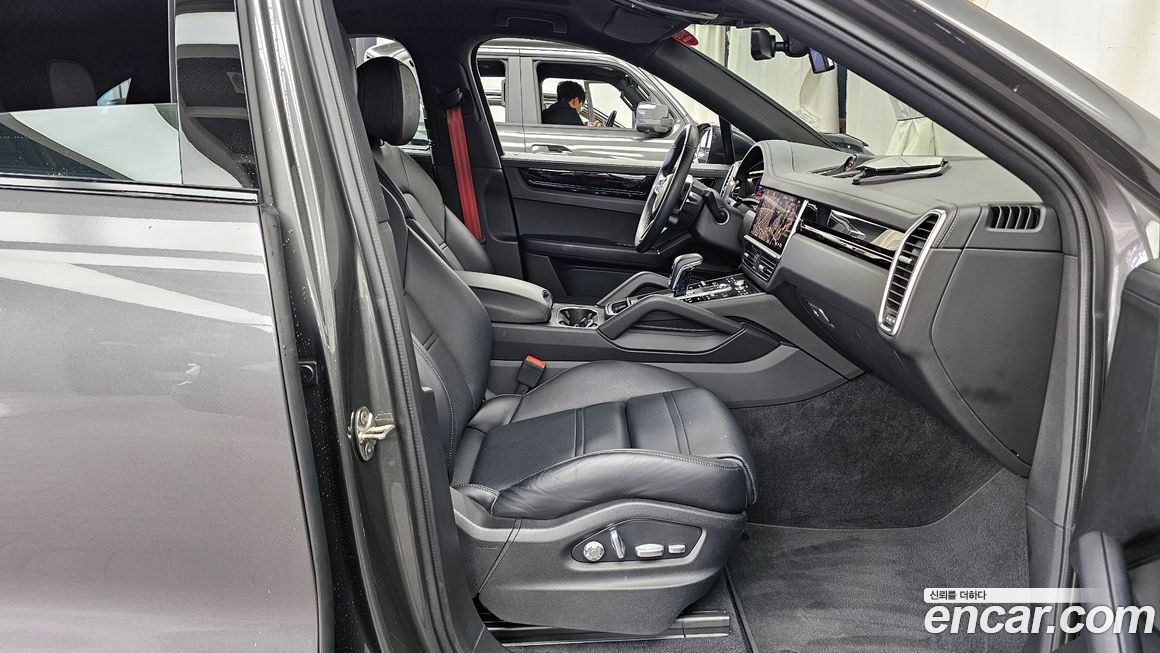 Porsche Cayenne 2021