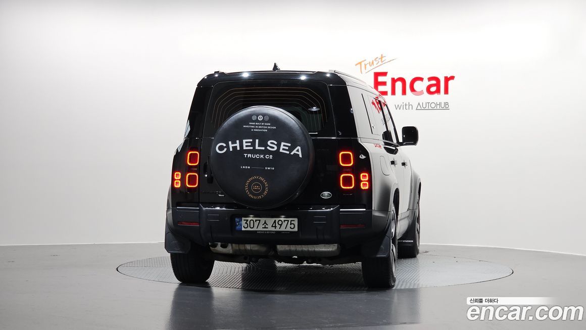 Land Rover Defender 2023