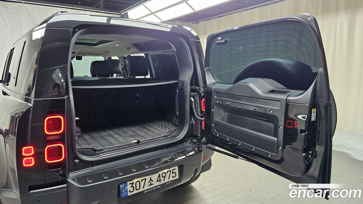 Land Rover Defender 2023