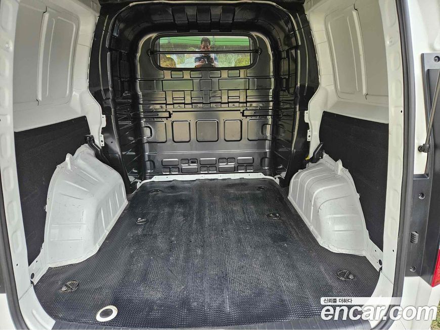 Hyundai Staria 2023