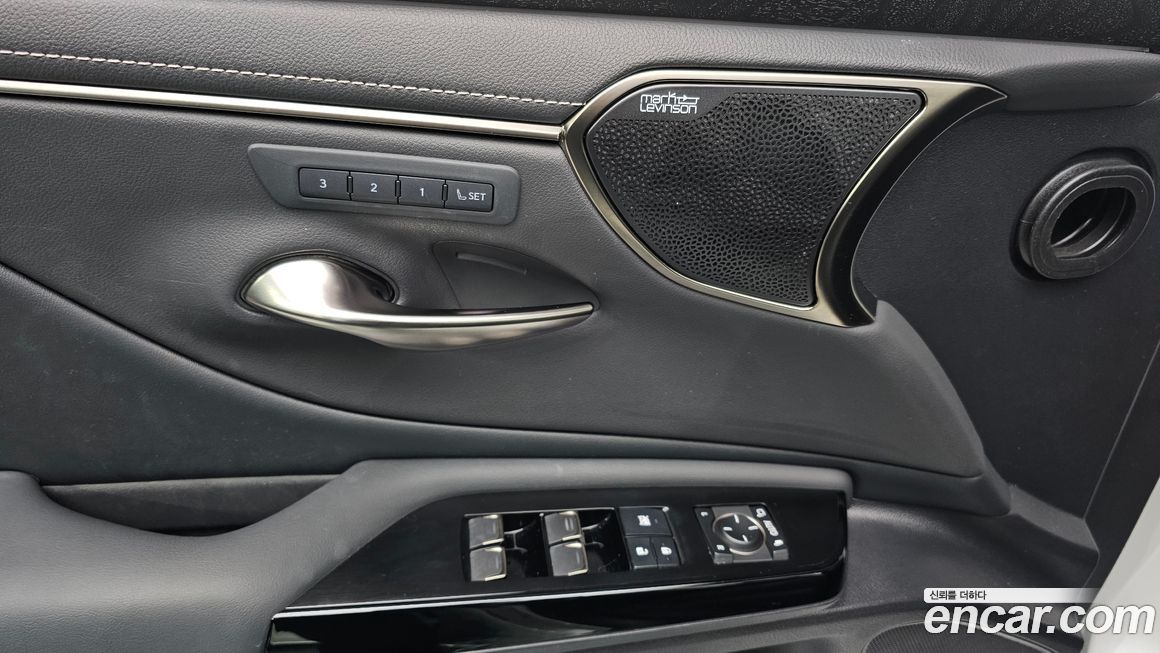 Lexus ES 2025