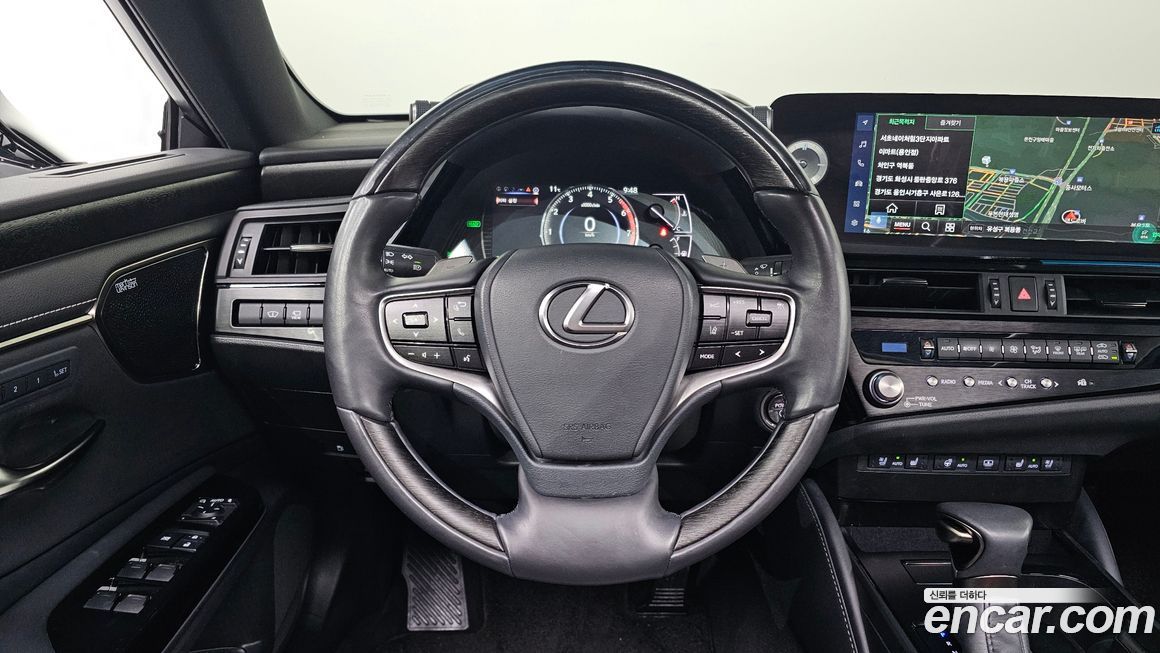 Lexus ES 2025