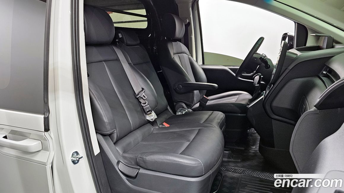 Hyundai Staria 2025