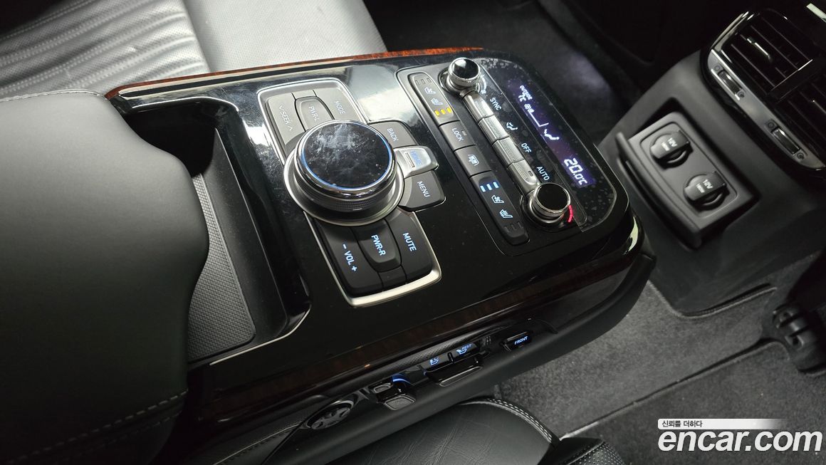 Genesis EQ900 2016