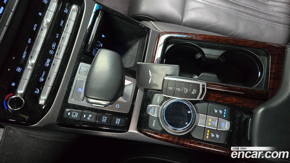Genesis EQ900 2016
