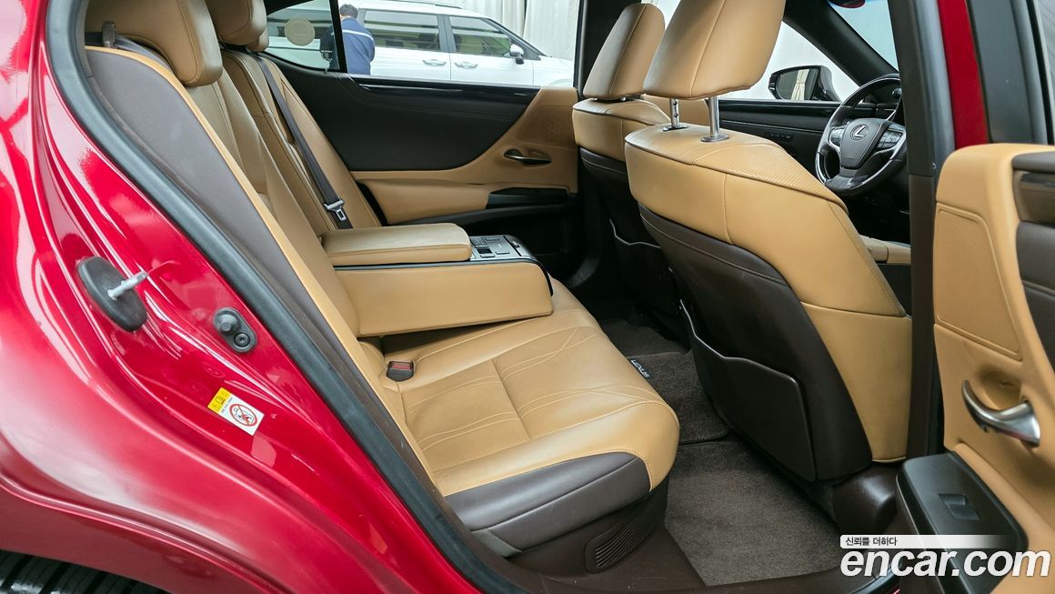 Lexus ES 2019