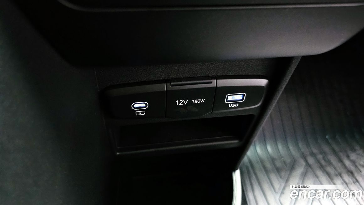 Hyundai Staria 2025