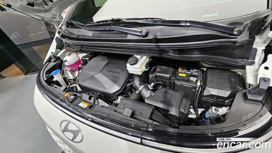 Hyundai Staria 2025