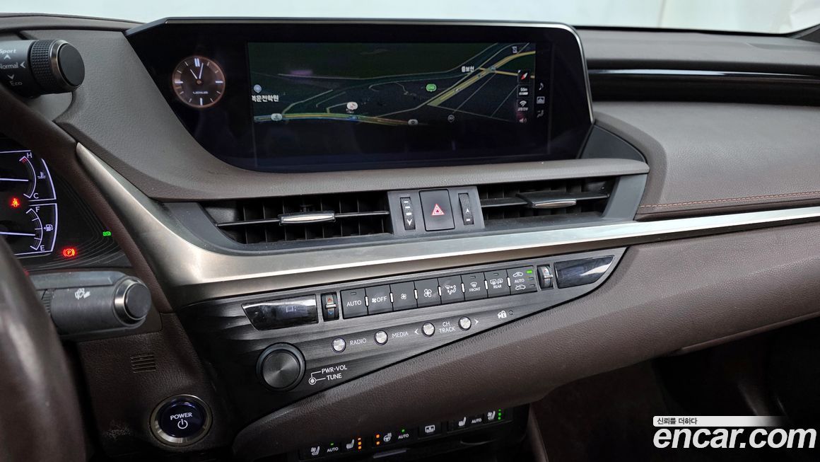 Lexus ES 2019