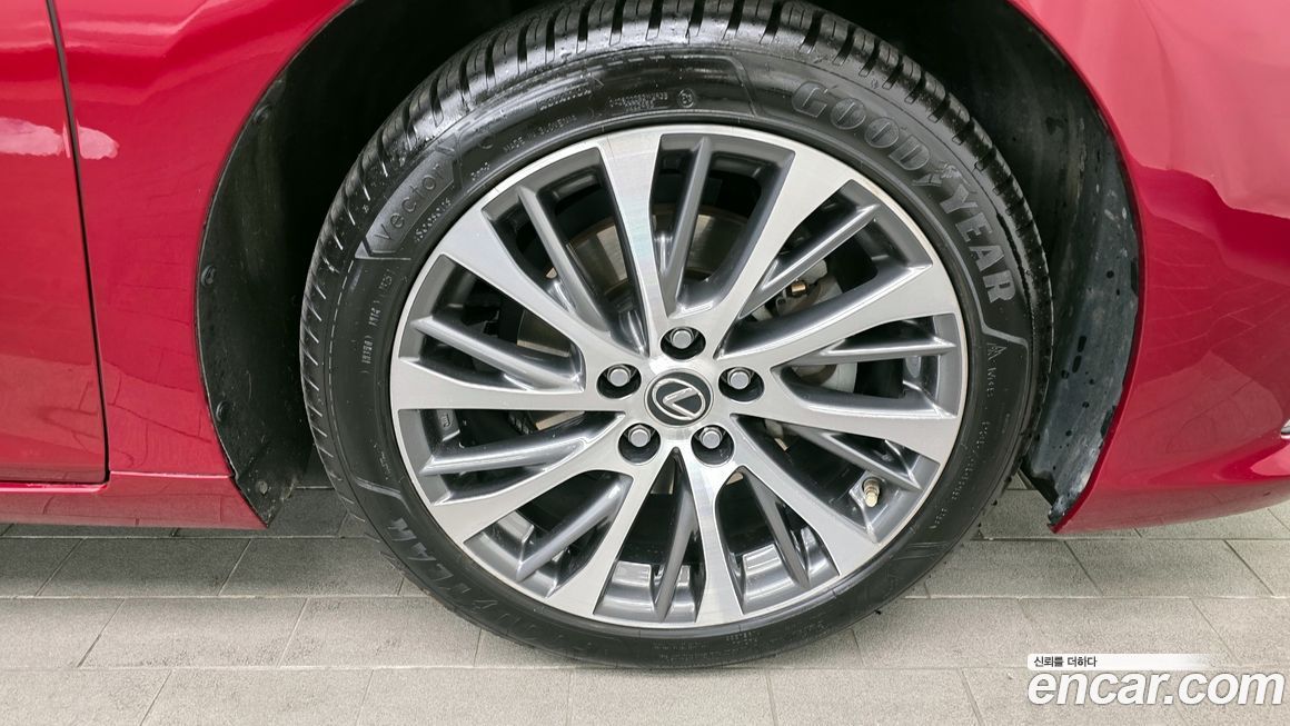 Lexus ES 2019