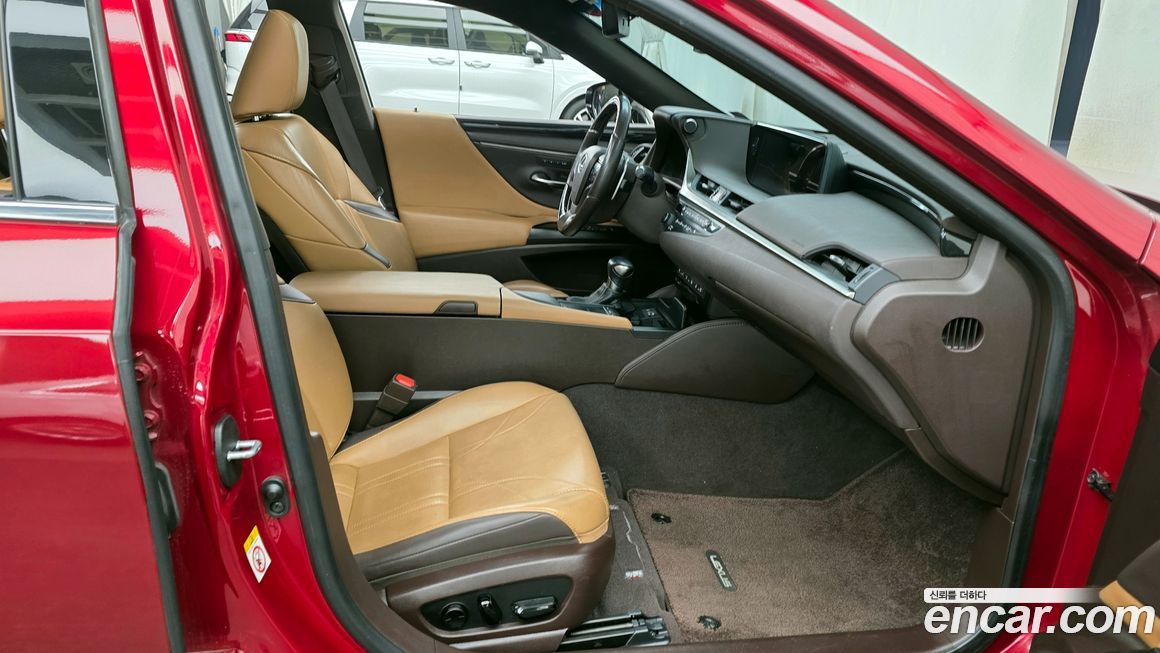 Lexus ES 2019