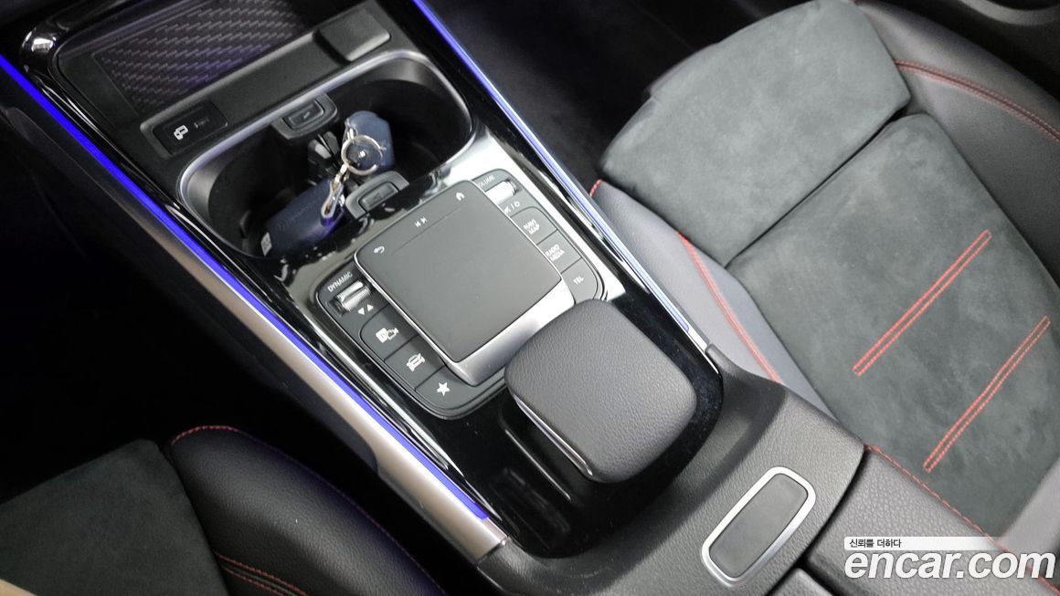 Mercedes-Benz GLB-Class 2021