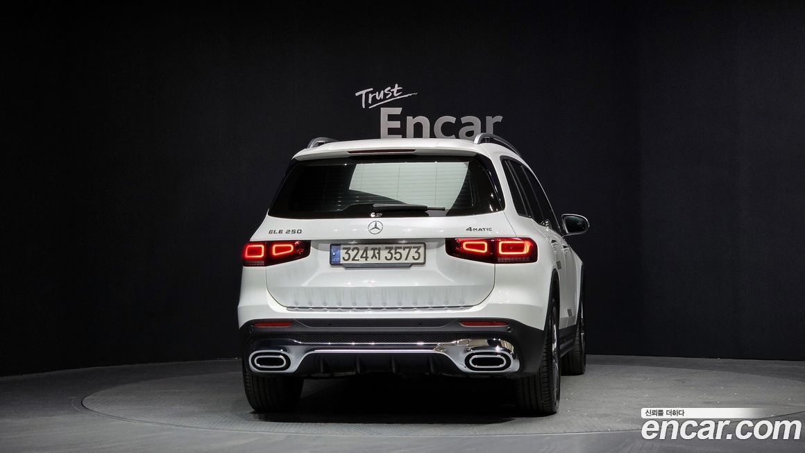 Mercedes-Benz GLB-Class 2021