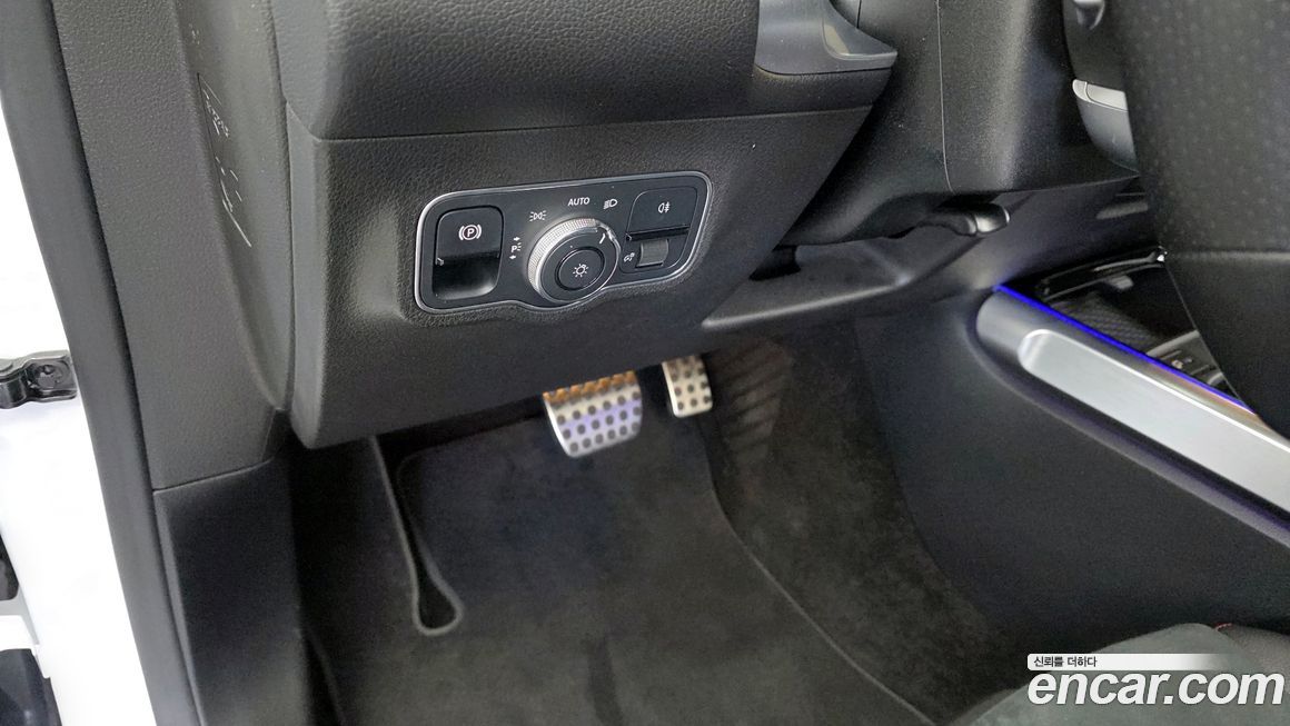 Mercedes-Benz GLB-Class 2021