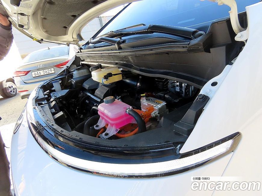 Hyundai Staria 2025