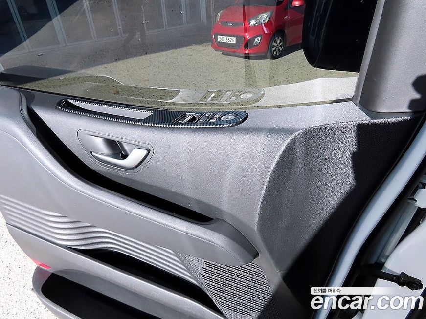 Hyundai Staria 2025