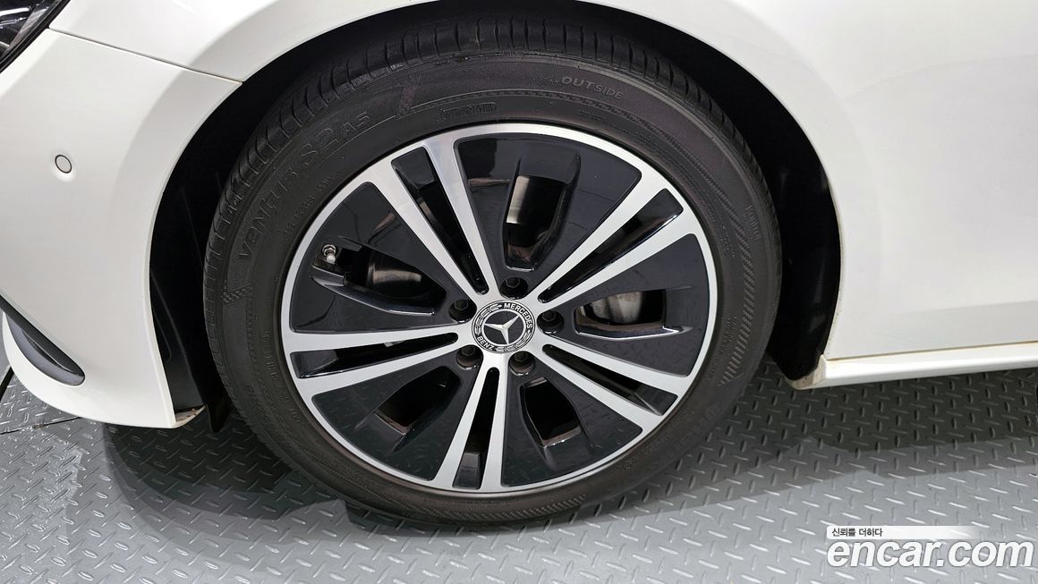 Mercedes-Benz E-Class 2022