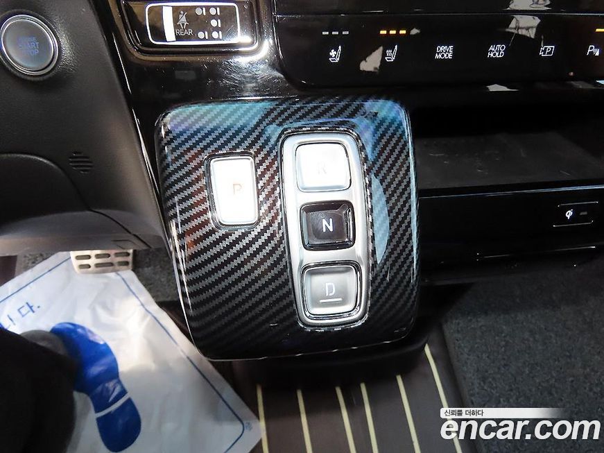 Hyundai Staria 2025