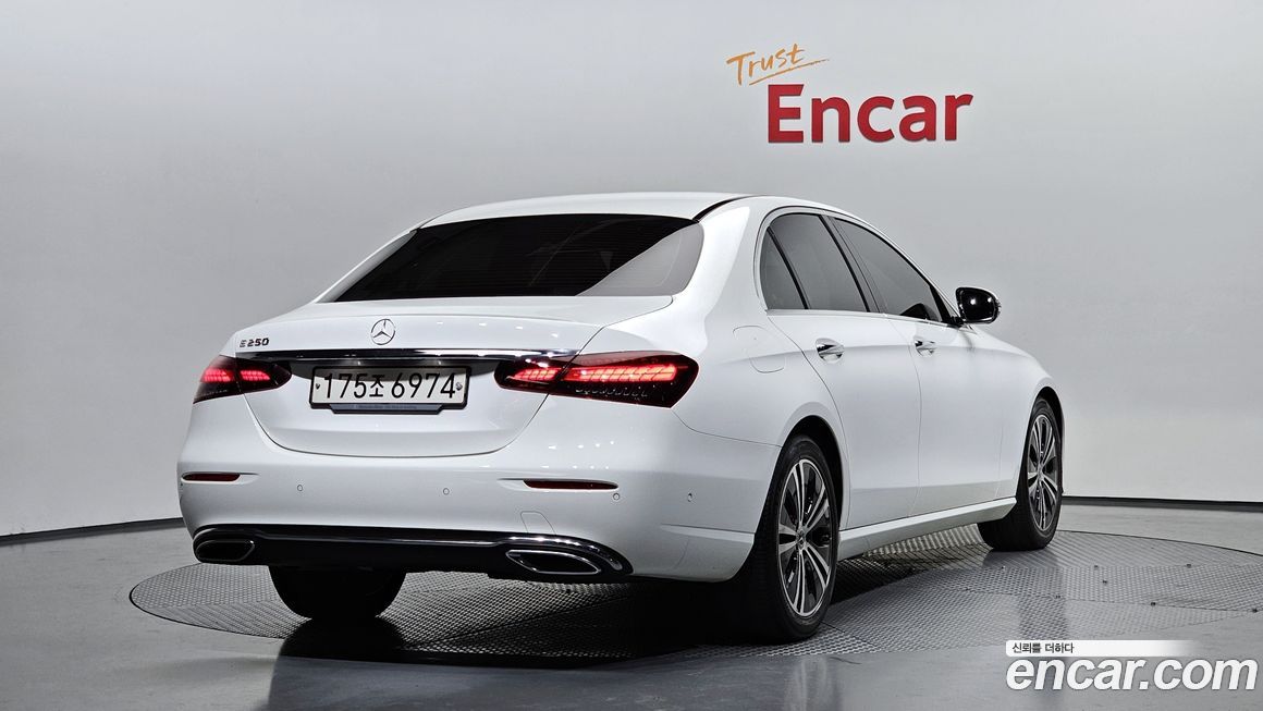 Mercedes-Benz E-Class 2022