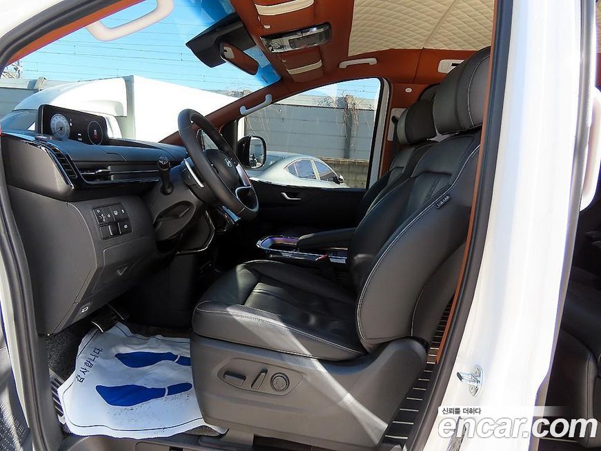 Hyundai Staria 2025