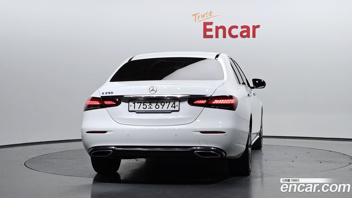 Mercedes-Benz E-Class 2022