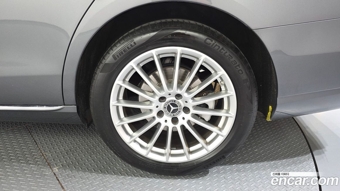 Mercedes-Benz E-Class 2021