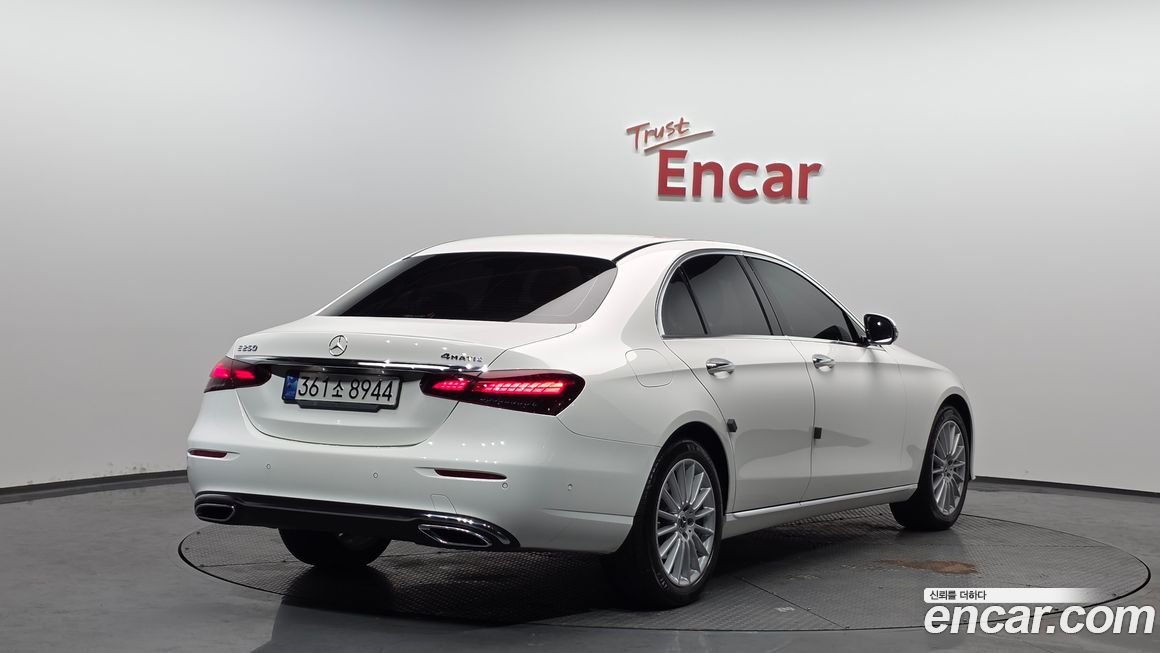 Mercedes-Benz E-Class 2022