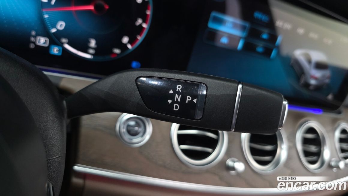 Mercedes-Benz E-Class 2022